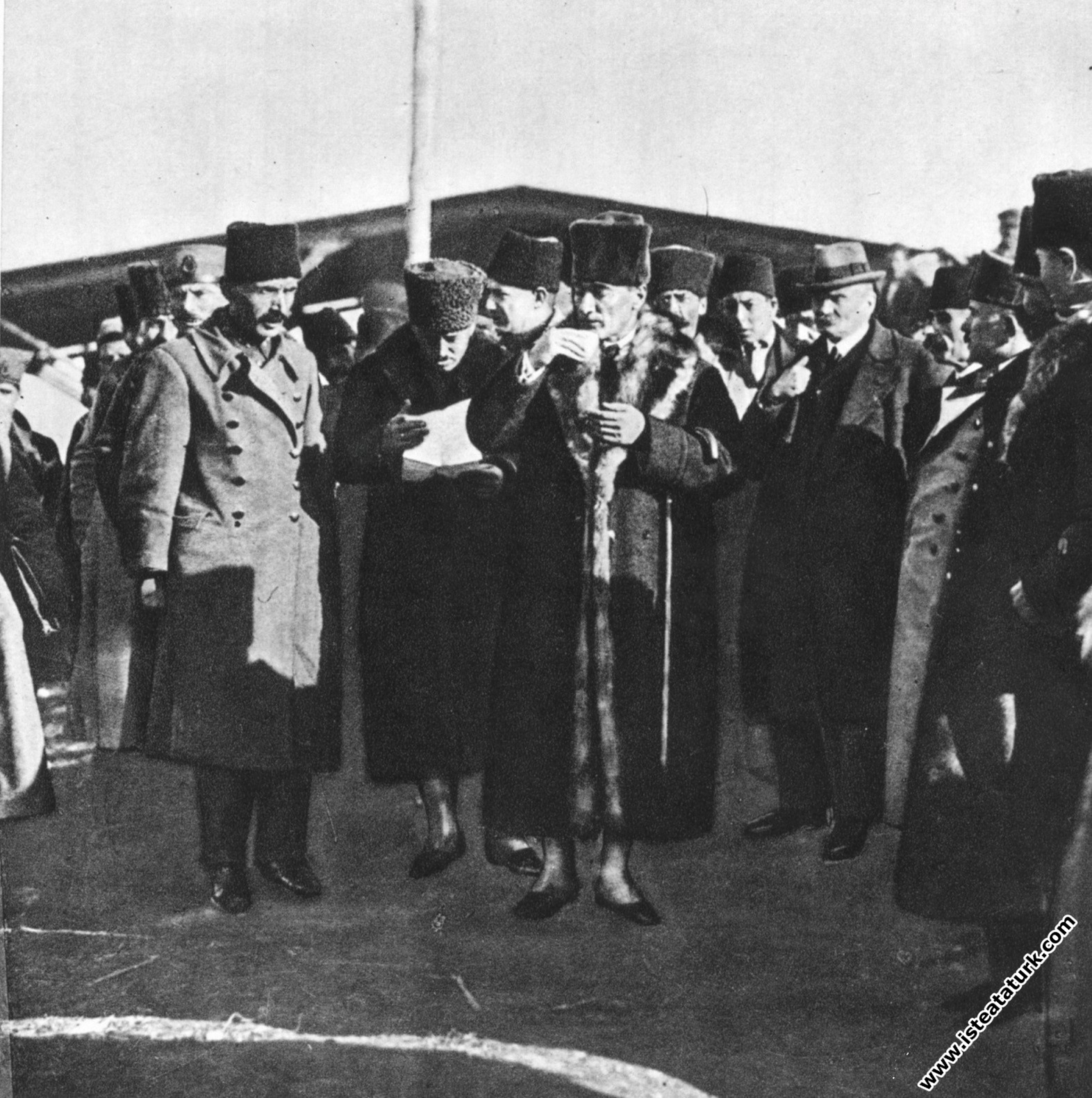 Başkomutan Mustafa Kemal, İzmir'e annesinin mezarı...