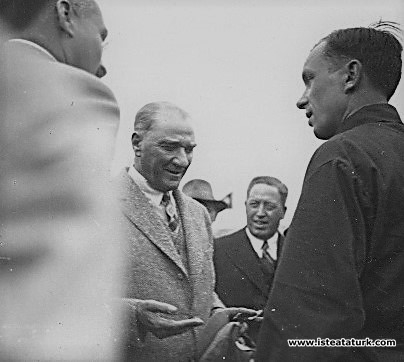 Mustafa Kemal Atatürk, Türk Kuşu’nun açılışında, E...