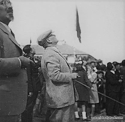 Mustafa Kemal Atatürk, Türk Kuşu’nun açılışında, E...