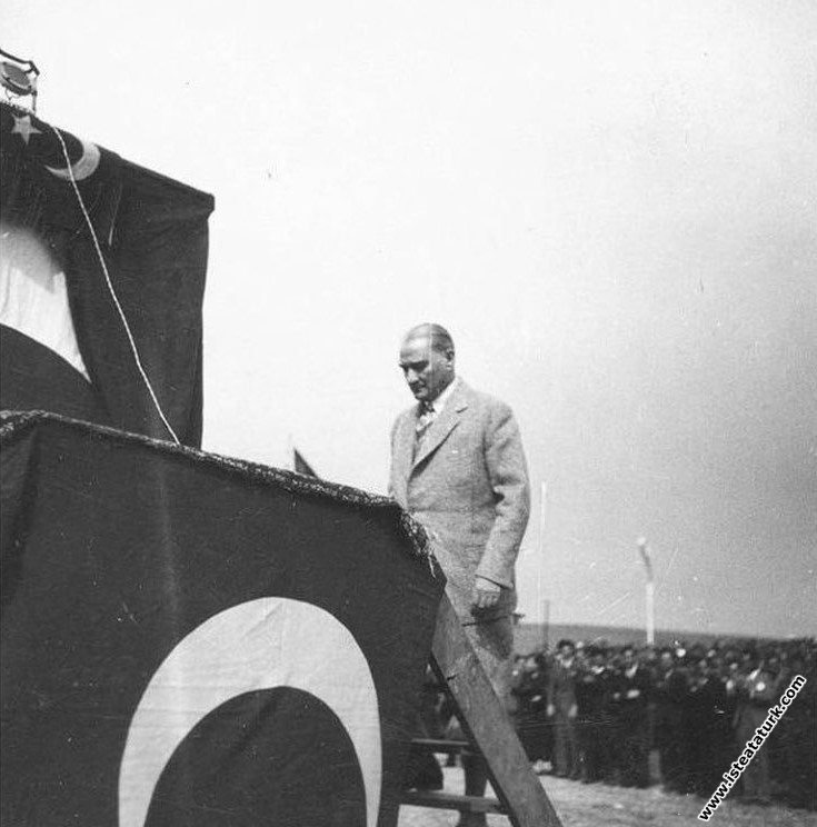 Mustafa Kemal Atatürk, Türk Kuşu’nun açılışında, Etimesgut, Ankara. (03.05.1935)
