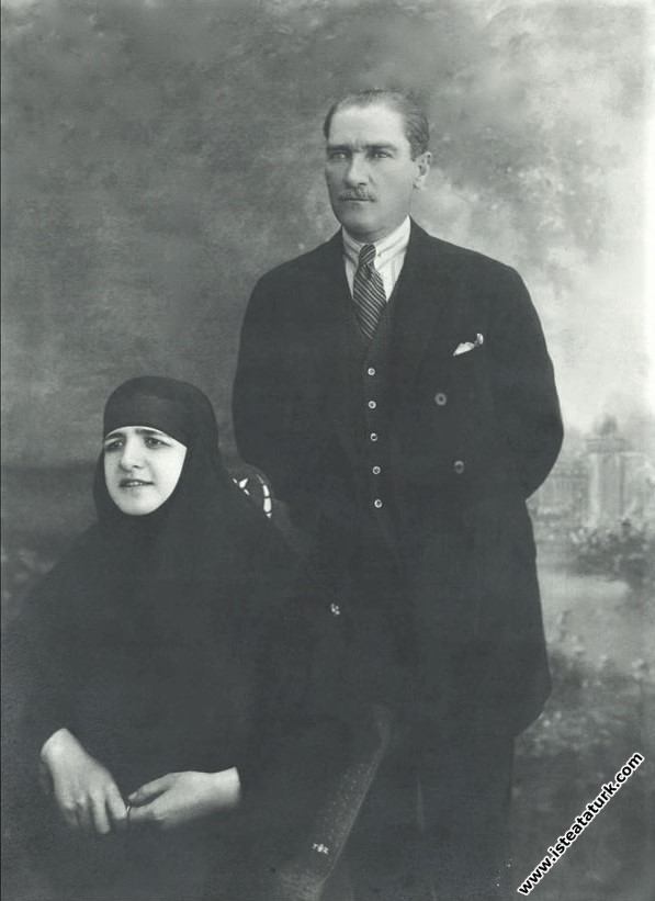 Cumhurbaşkanı Mustafa Kemal ve eşi Latife Hanım. (...