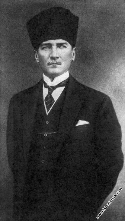 Gazi Mustafa Kemal Paşa'nın Cumhurbaşkanı seçildiği tarihte ki bir fotoğrafı. (29.10.1923)