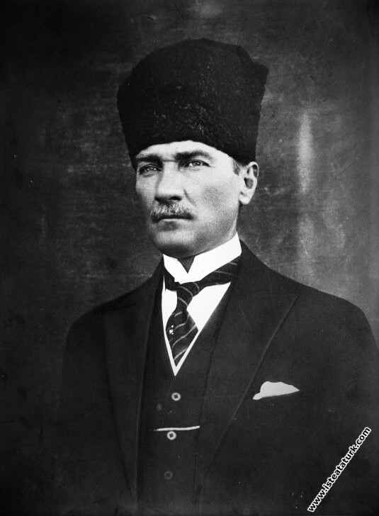 Gazi Mustafa Kemal Paşa'nın Cumhurbaşkanı seçildiğ...