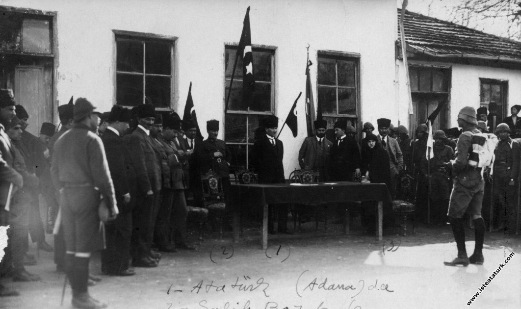 Gazi Mustafa Kemal Paşa, Adana Lisesi'nde izcileri...