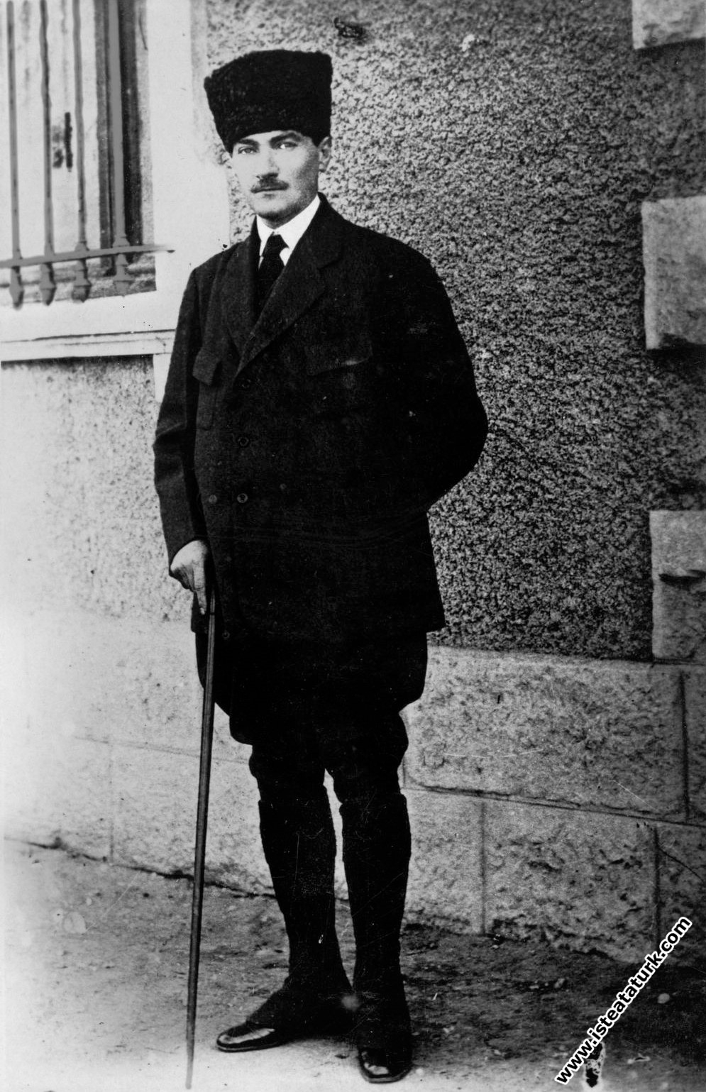 Gazi Mustafa Kemal İzmir'de İplikçizade Köşkü'nde. (09.1922)