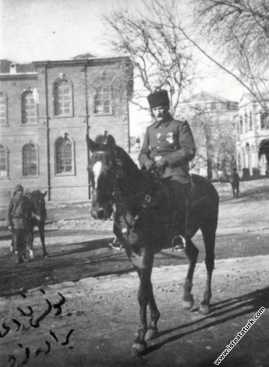 II.Ordu Komutanı  Mustafa Kemal, Diyarbakırda. (1....