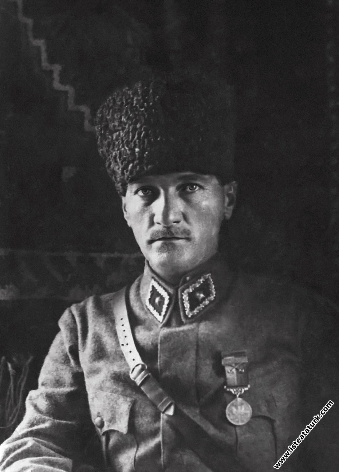 Mustafa Kemal Paşa, karargahında. (09.1922)