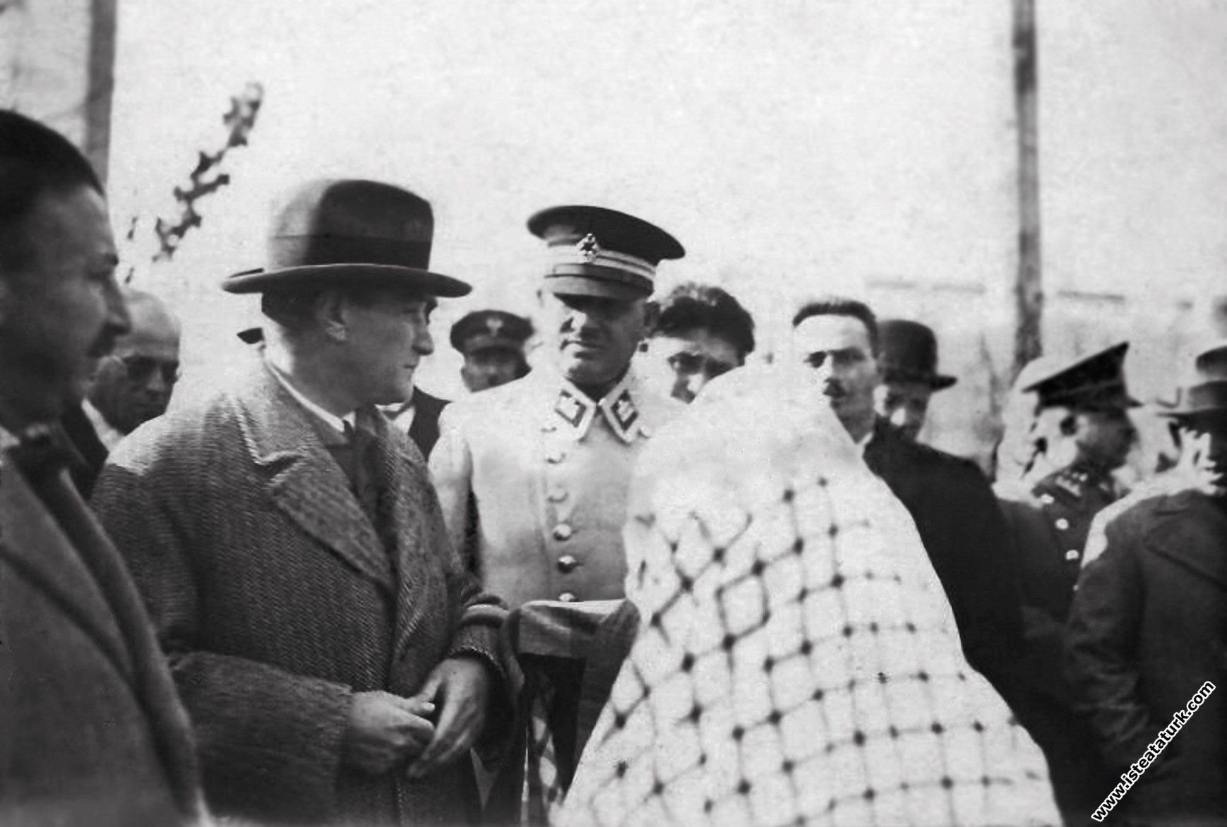 Mustafa Kemal Atatürk, Sivas'ta bir kadının dertle...