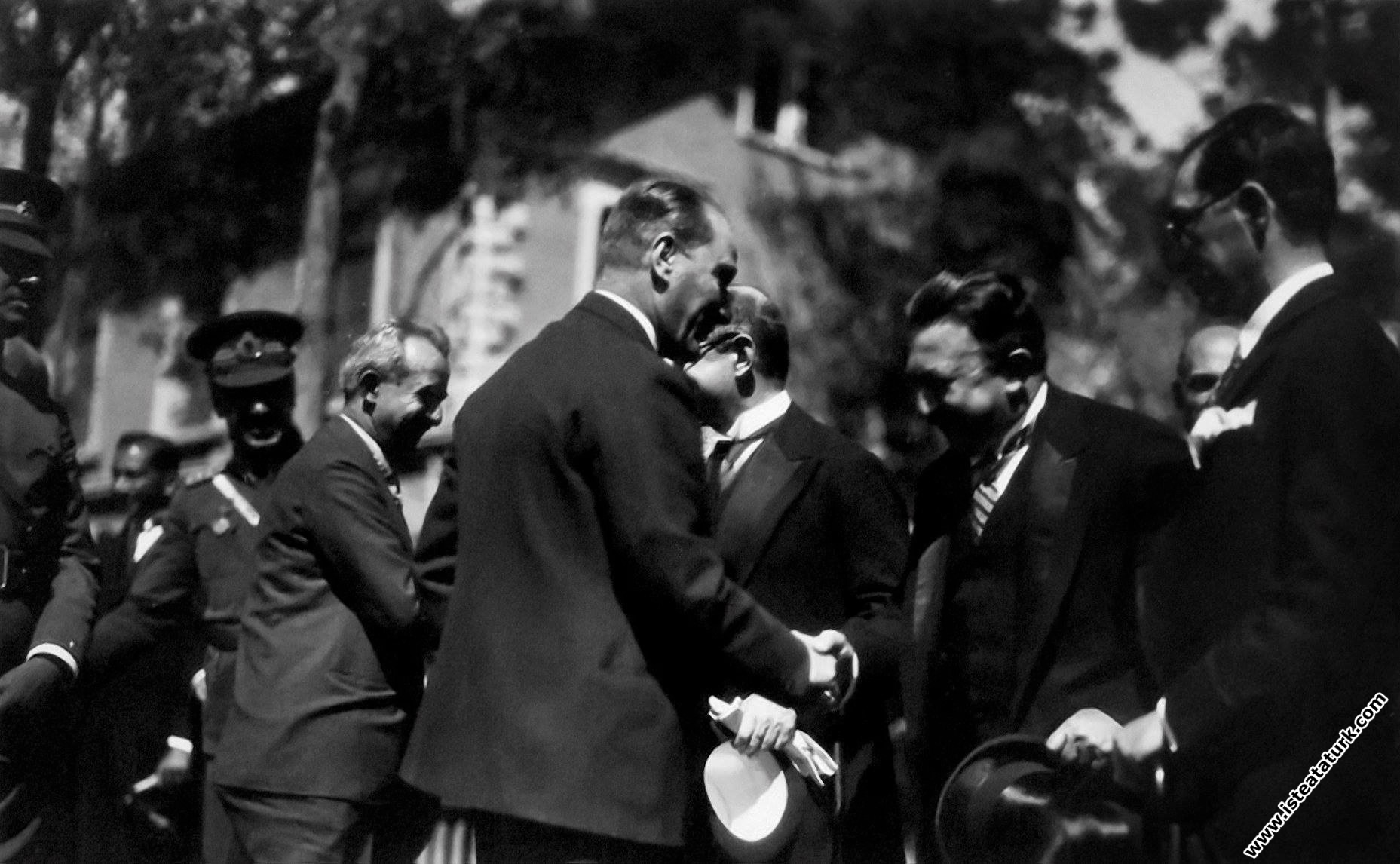 Mustafa Kemal Atatürk Ankara'da törenle karşılanır...