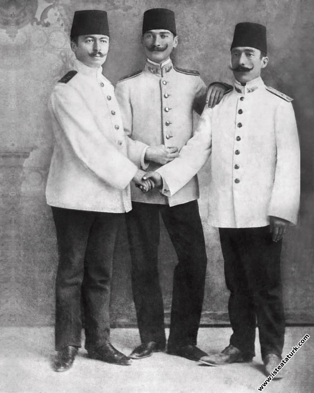 Mustafa Kemal, Halil ve Müfit Beylerle Beyrut'ta. ...