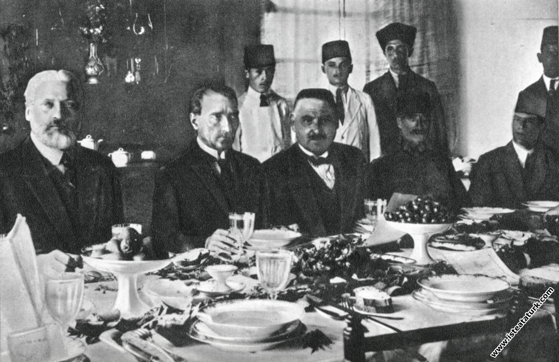 French diplomat Claude Farrere and Marshal Gazi Mustafa Kemal Pasha are together in Izmit. (19.06.1922)