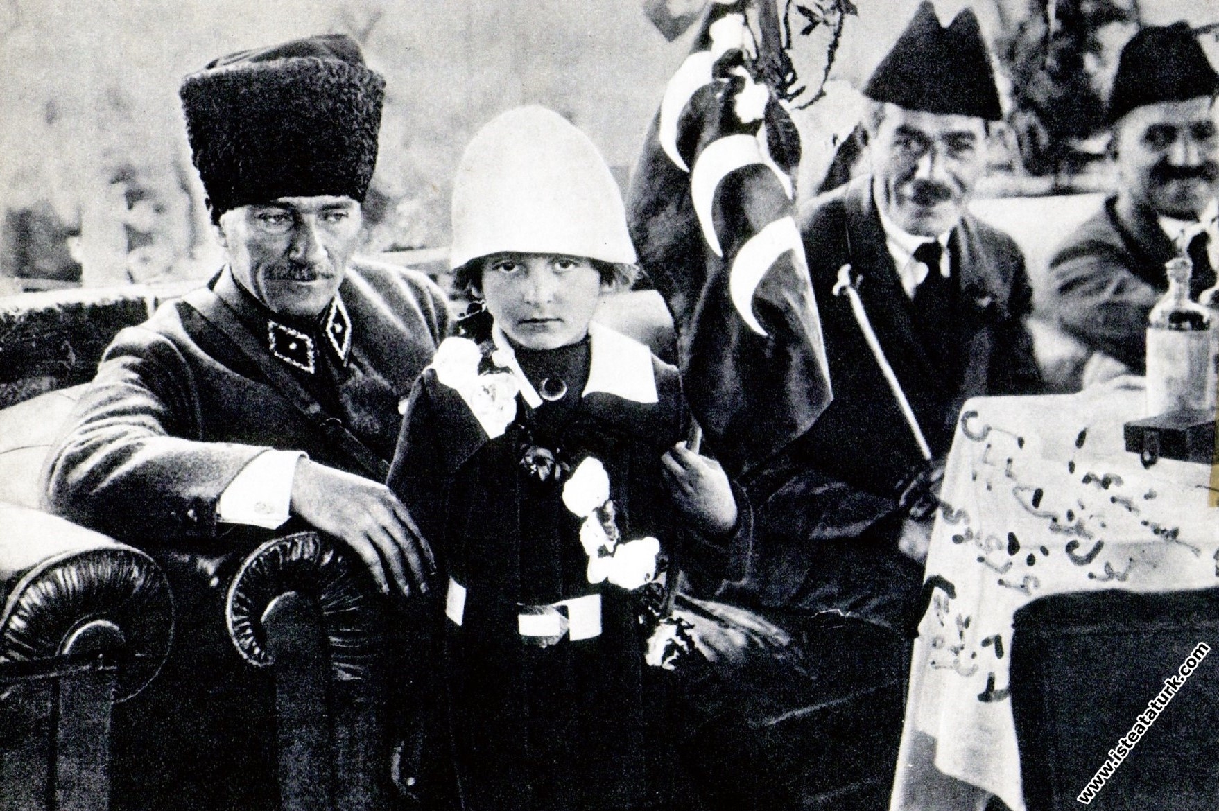 Parliament's II. With Nuriye (İdil), daughter of Malatya Deputy Sıtkı Gür, on the Opening Anniversary. (23.04.1922)