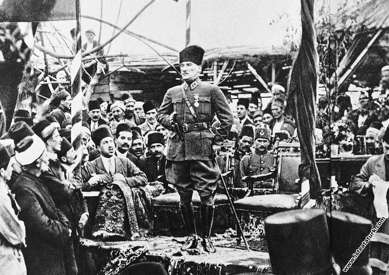 Gazi Mustafa Kemal Pasha addressing the people of Mersin in the Nation's Garden in Mersin. (17.03.1923)