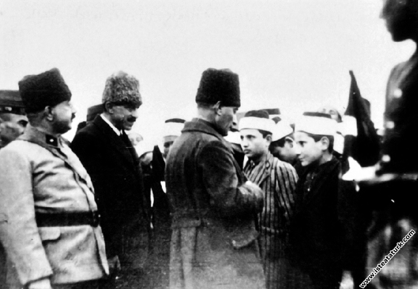 Gazi Mustafa Kemal Paşa, Konya gezisinde medrese ö...