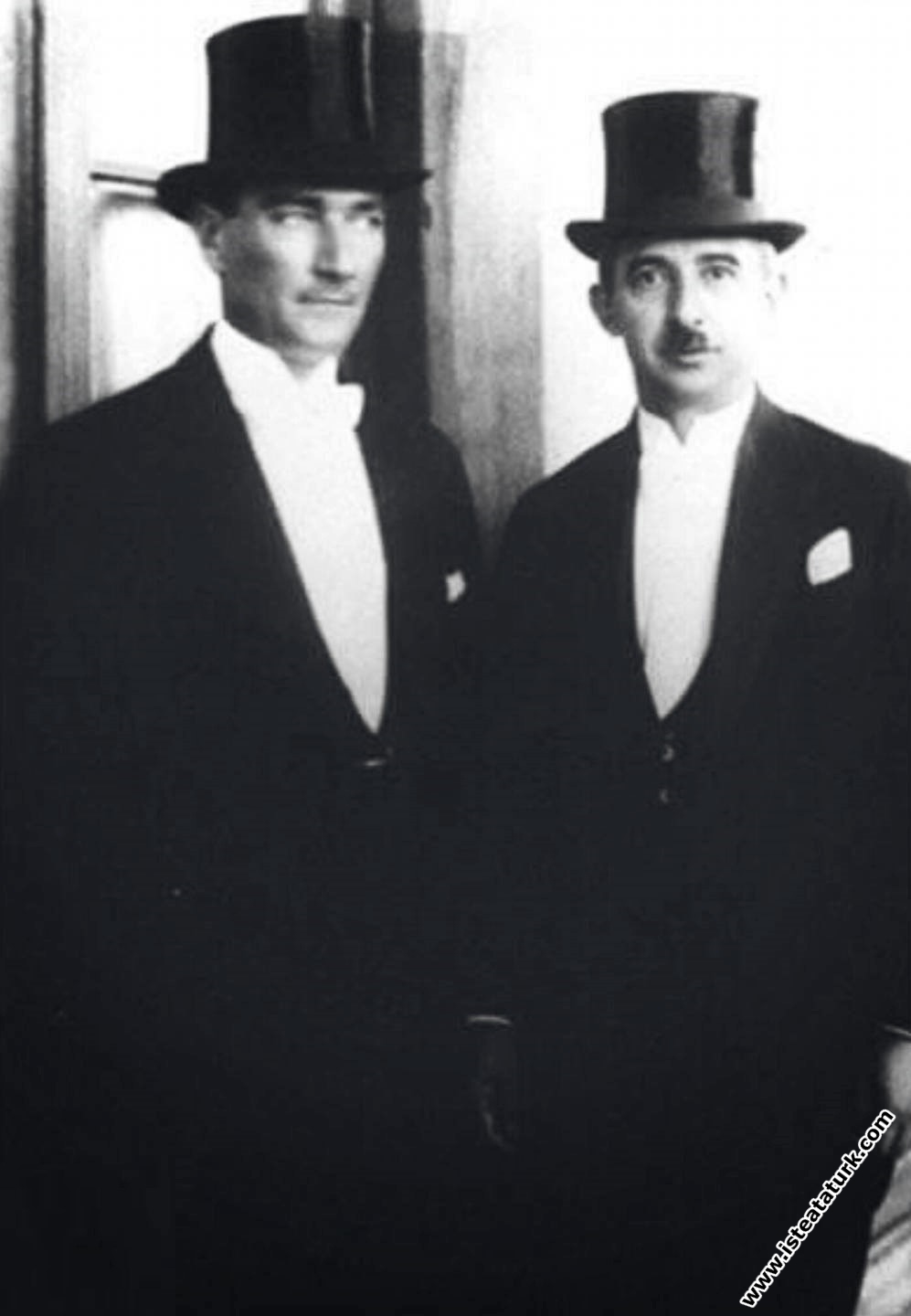 Gazi Mustafa Kemal Paşa Çankaya'da İsmet İnönü ile birlikte, Ankara. (29.10.1923)
