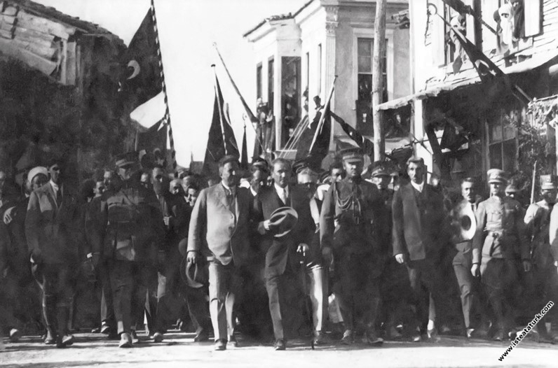Gazi Mustafa Kemal Paşa Urla’da, İzmir. (30.06.192...