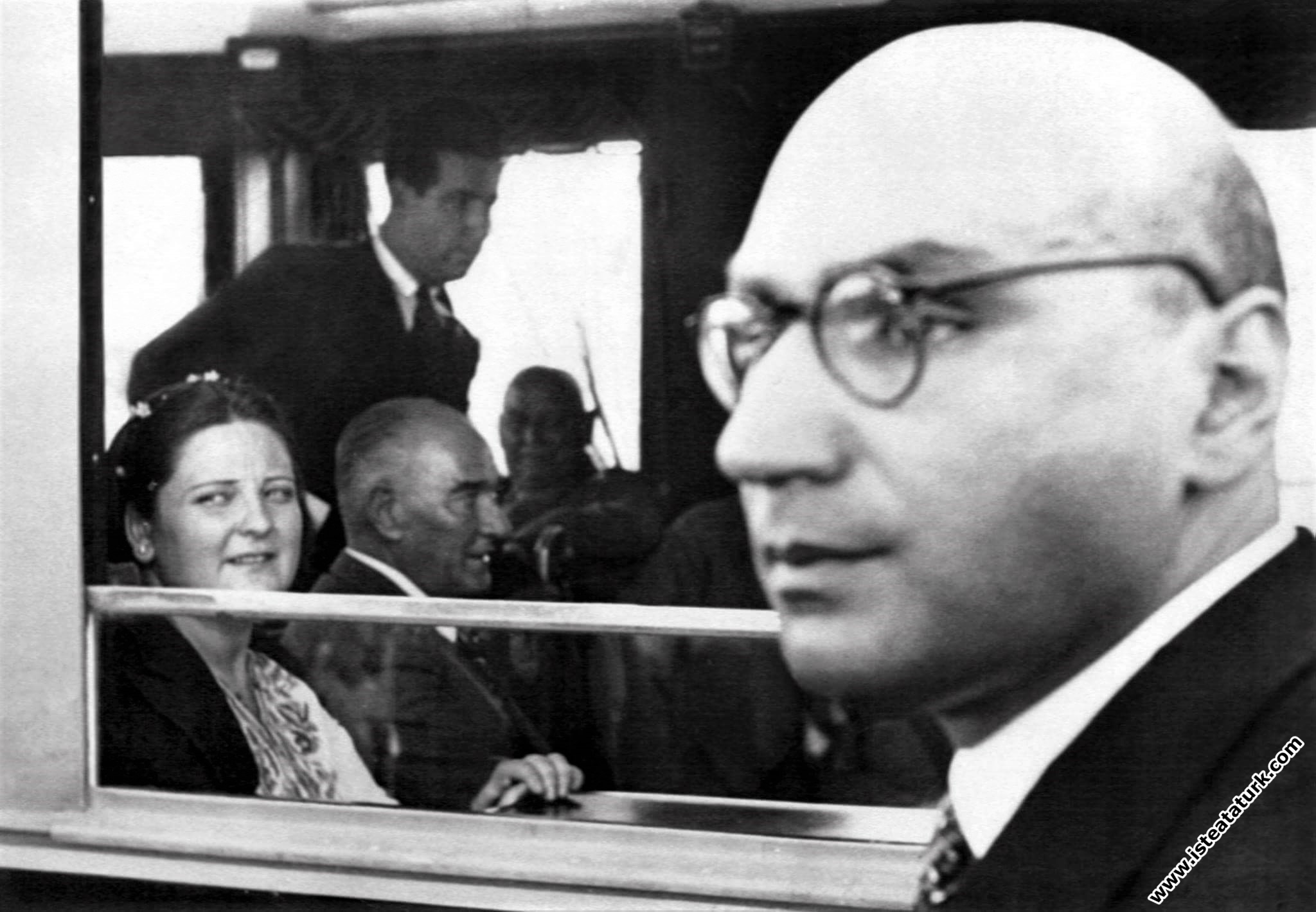 Atatürk ve Afet İnan, Sümerbank Nazilli Basma Fabr...