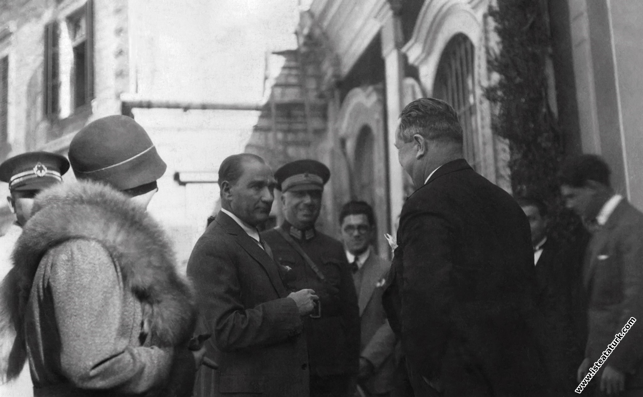 Mustafa Kemal Atatürk Antalya'ya hareketinden önce İzmir Alsancak Garı'nda. (05.03.1930)
