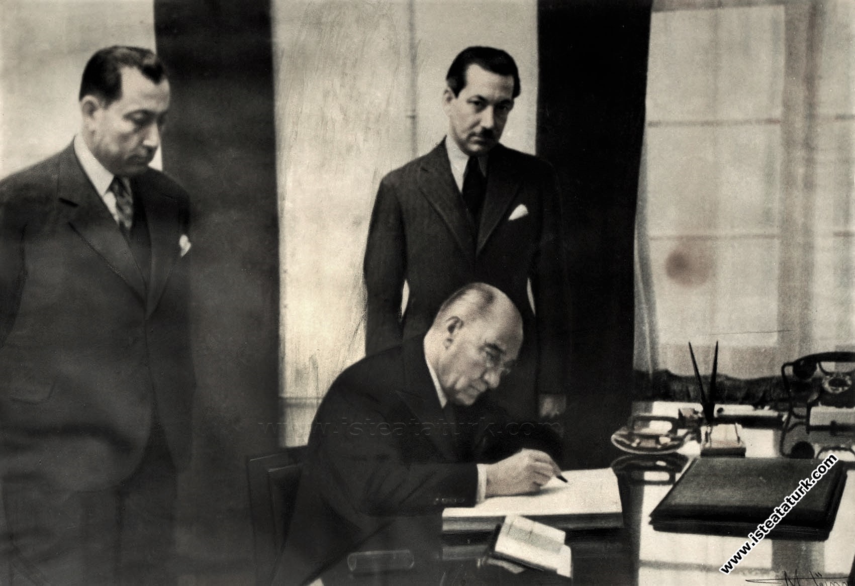 While visiting the facilities after Atatürk opened the Bursa Sümerbank Merino Factory. (02.02.1938)