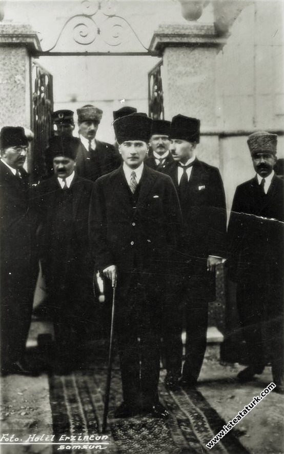 Mustafa Kemal Pasha, in front of the house of Şahi...