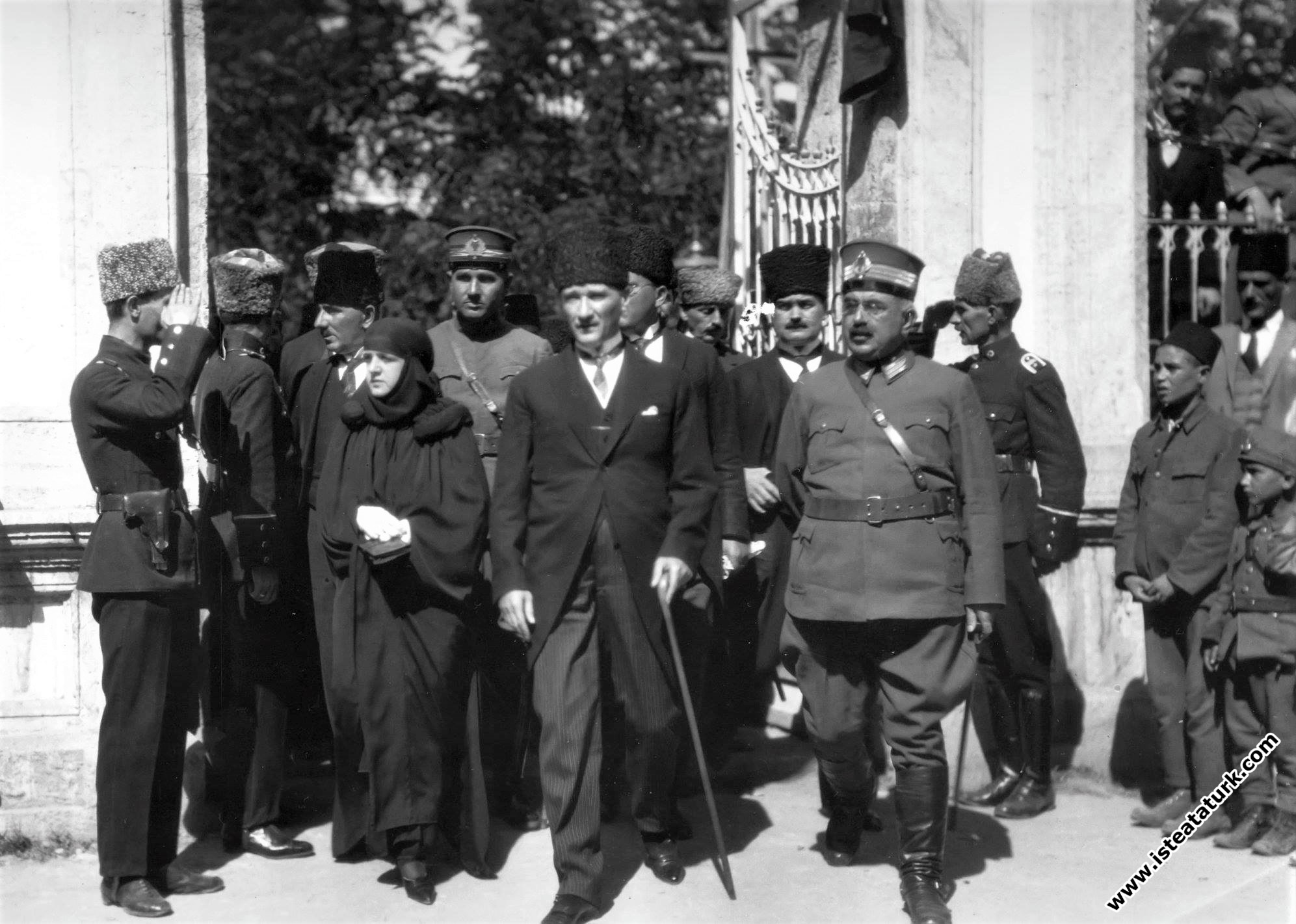 Mustafa Kemal Atatürk with his wife Latife and General Ali Hikmet Ayerdem at Bursa Orhan Gazi Tomb. (September 11, 1924)