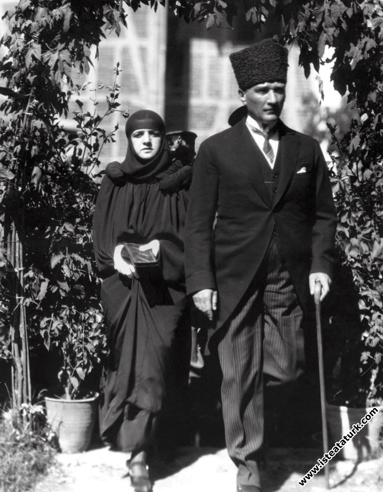 Mustafa Kemal Atatürk with his wife Latife in the garden of Bursa Municipality. (11.09.1924)