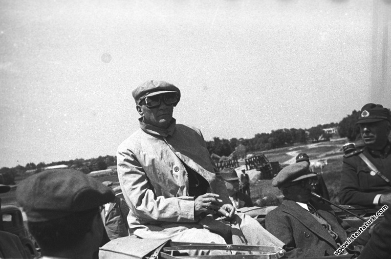 Mustafa Kemal Atatürk is in the Thrace Maneuvers near Çorlu Çerkezköy, with Prime Minister İsmet İnönü in the car with him. (17-20.08.1937)