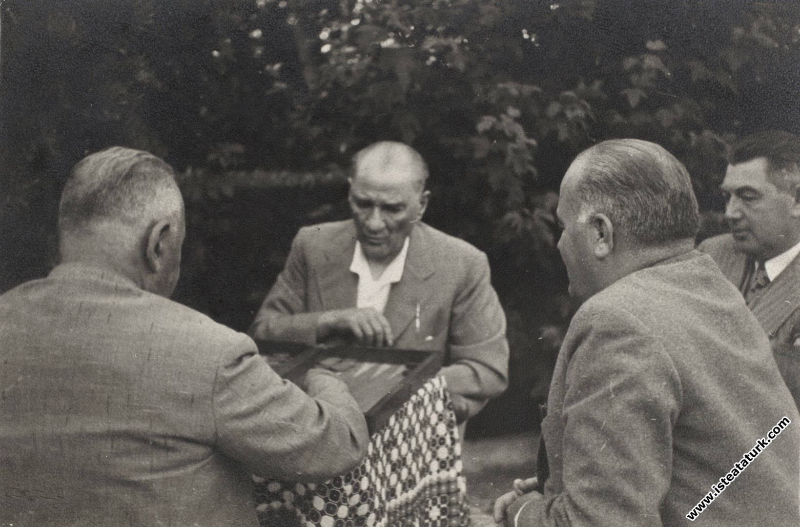 Mustafa Kemal Atatürk playing backgammon with Salih Bozok in Yalova. (21.07.1935)