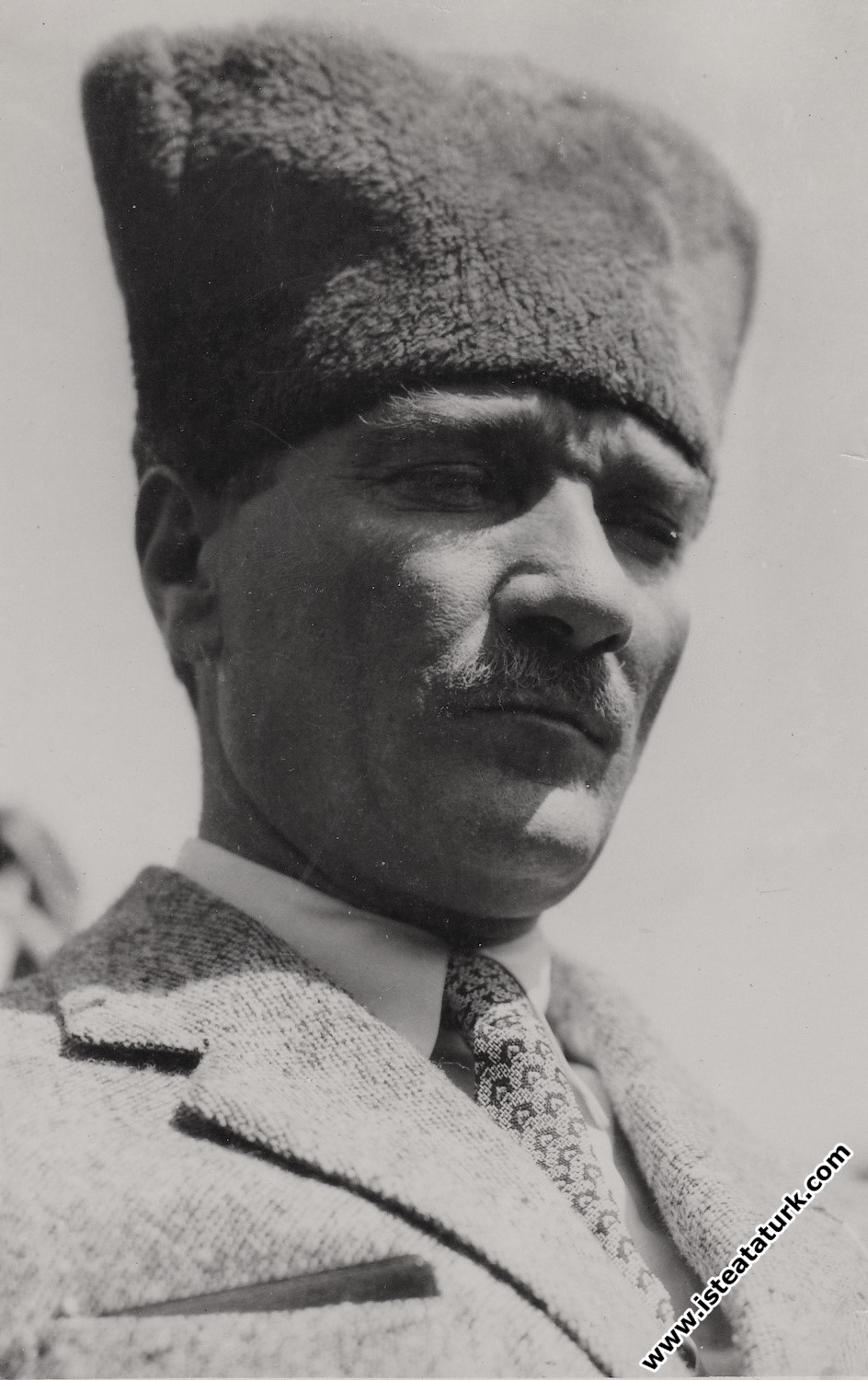 President Gazi Mustafa Kemal at the groundbreaking ceremony of the Dumlupınar Monument. (30.08.1924)