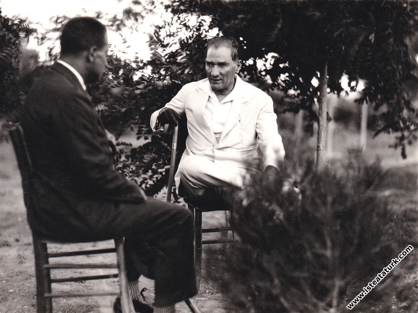 Mustafa Kemal Atatürk Gazi Orman Çiftliği'nde dinl...