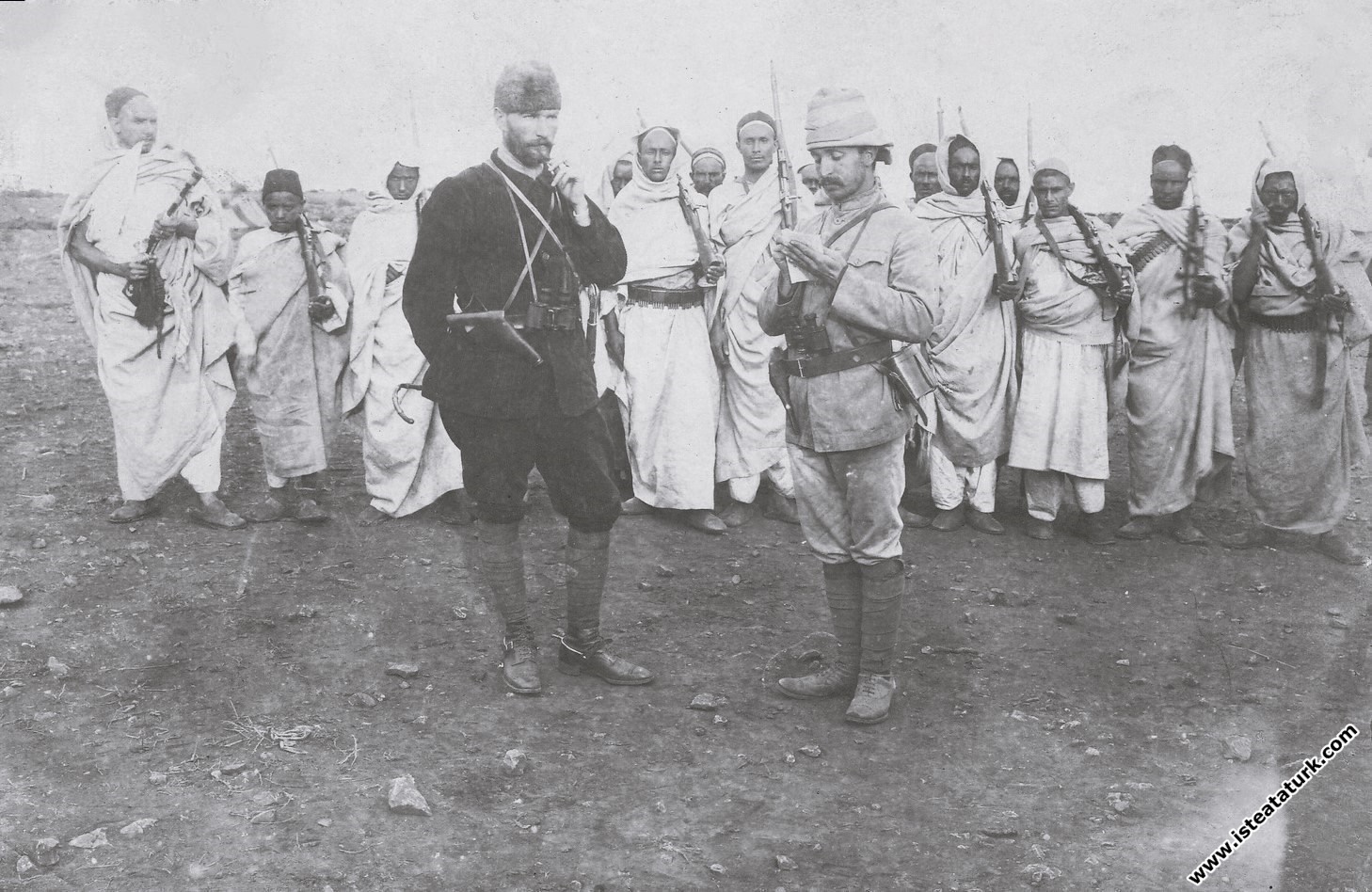 Staff Major Mustafa Kemal dictating his orders in front of mujahid Bedouin forces in Derne. (08.05.1912)
