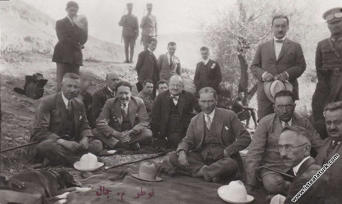 Mustafa Kemal Paşa Kastamonu'dan Ankara'ya dönerke...