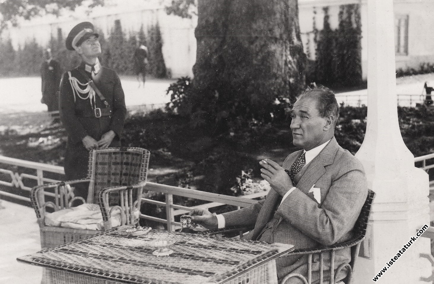 Mustafa Kemal Atatürk, Yalova Köşkünde kesilmesine...