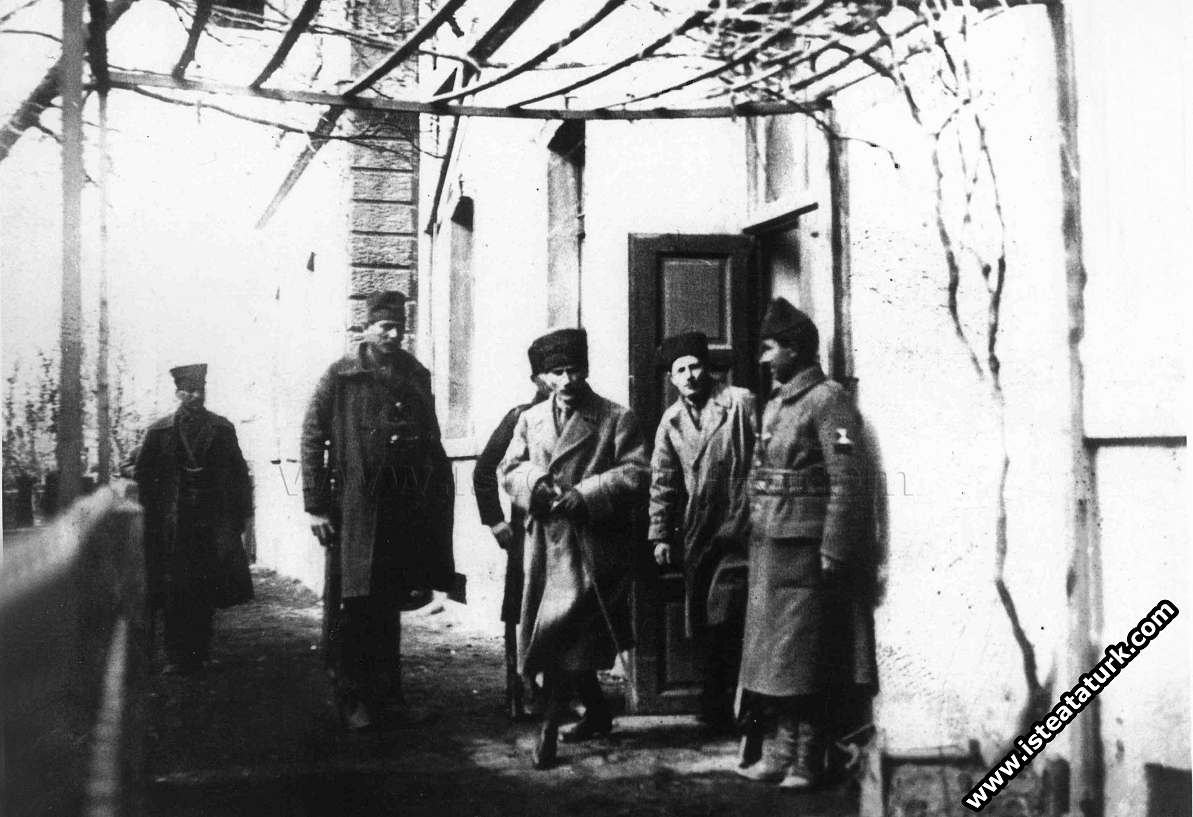 Mustafa Kemal leaving the building called Steering in Ankara, Second Headquarters, Station.  (1920)