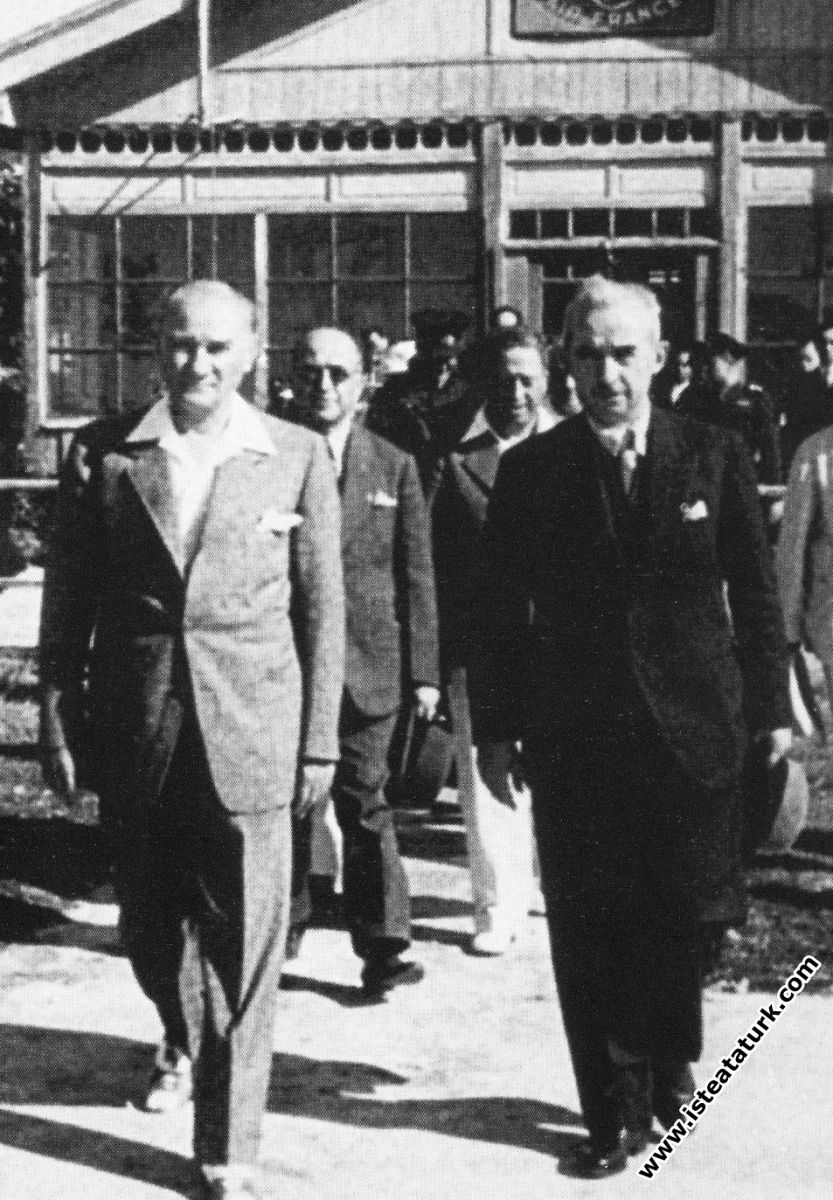 Başbakan İnönü Ankara'ya gitmek üzere Florya'dan ayrılıyor. (18 Haziran 1936)