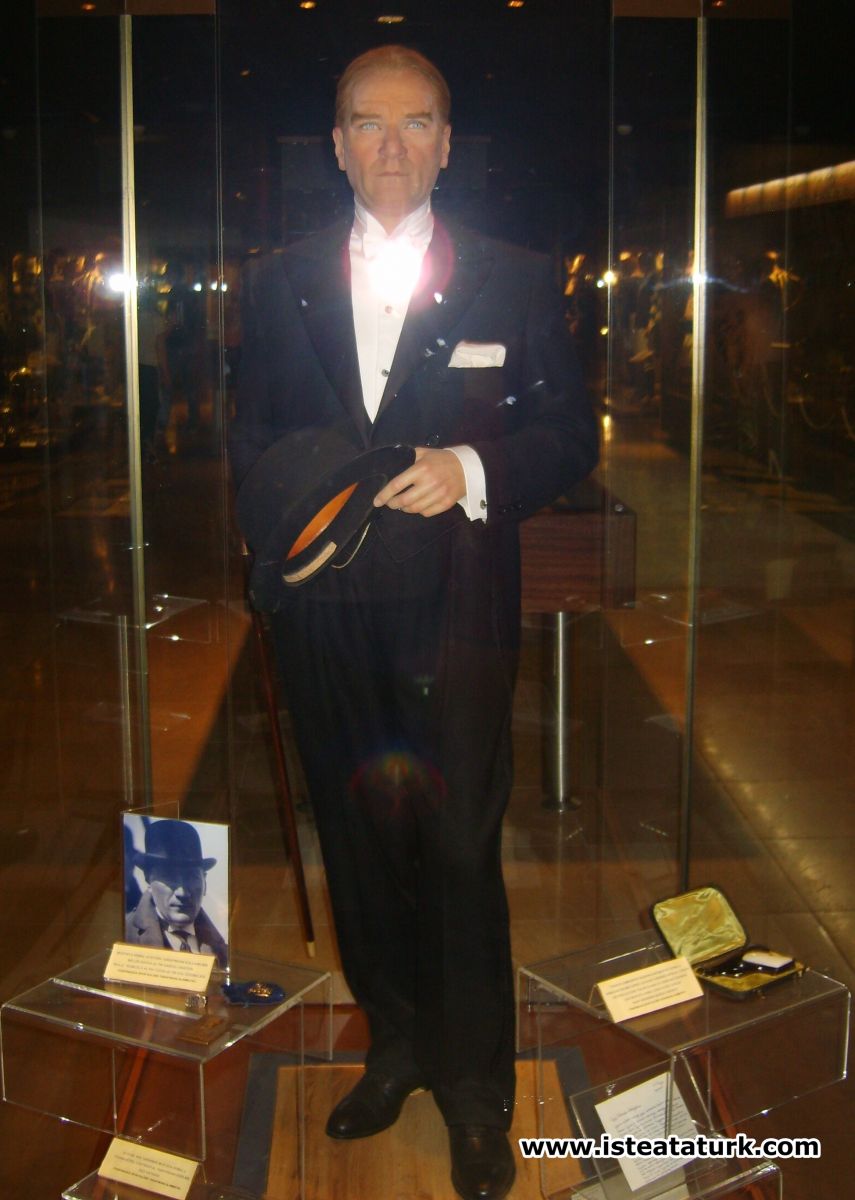 Wax statue of Atatürk in Fenerbahçe Club Museum.